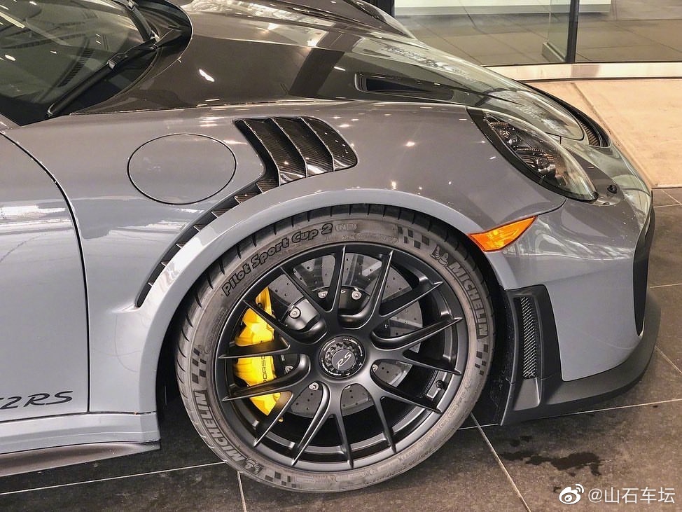 保时捷911GT2 RS水泥灰配色战斗力太强