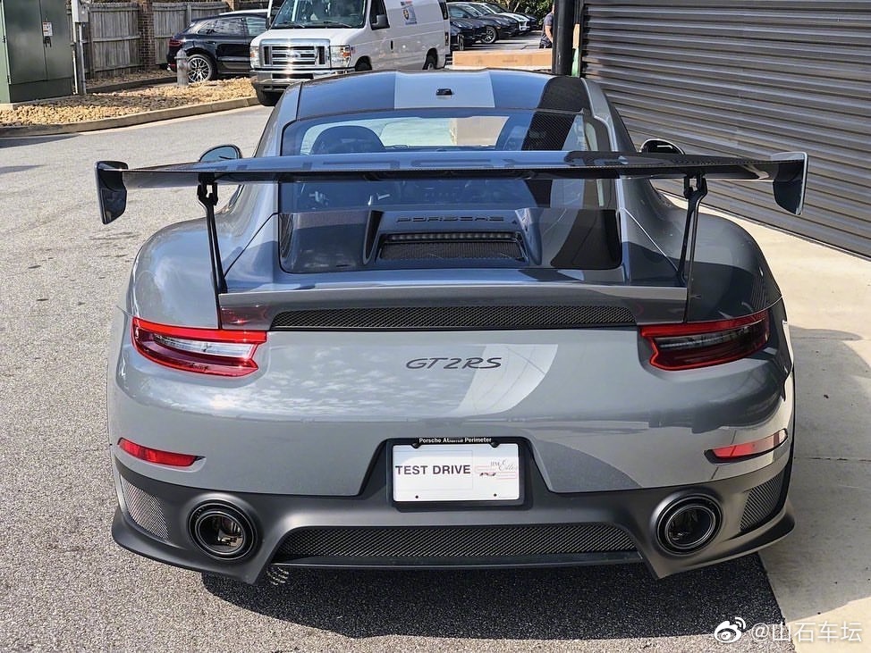 保时捷911GT2 RS水泥灰配色战斗力太强