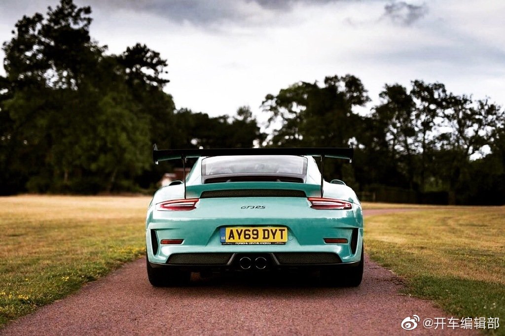 Porsche GT3RS是夏天清清凉凉的薄荷绿！