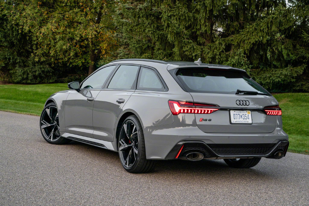 Audi RS6 Avant 让人难以拒绝的旅行车！这个颜色爱了吗？