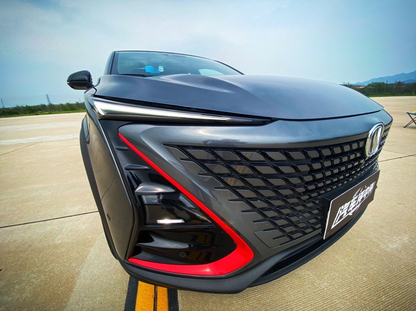 试了下前几天刚上市的长安uni-t，非常有趣的一款车