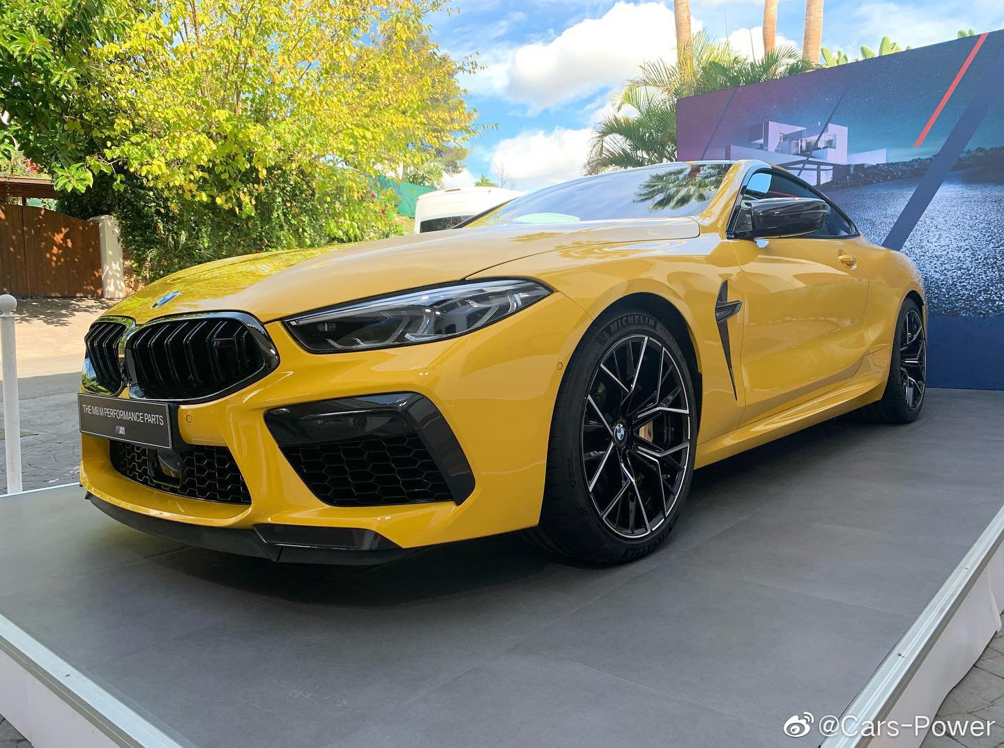 汽车美图抢先看：宝马 M8 雷霆版 大黄车
