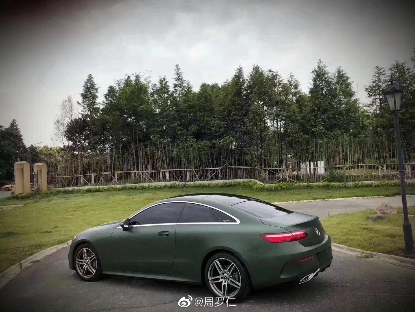 梅赛德斯奔驰汽车改色超亚军绿实车图集