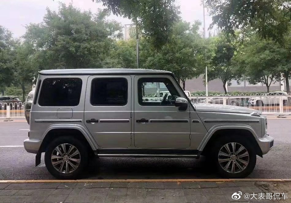 奔驰G350，2.0T的大G，142.88万指导价
