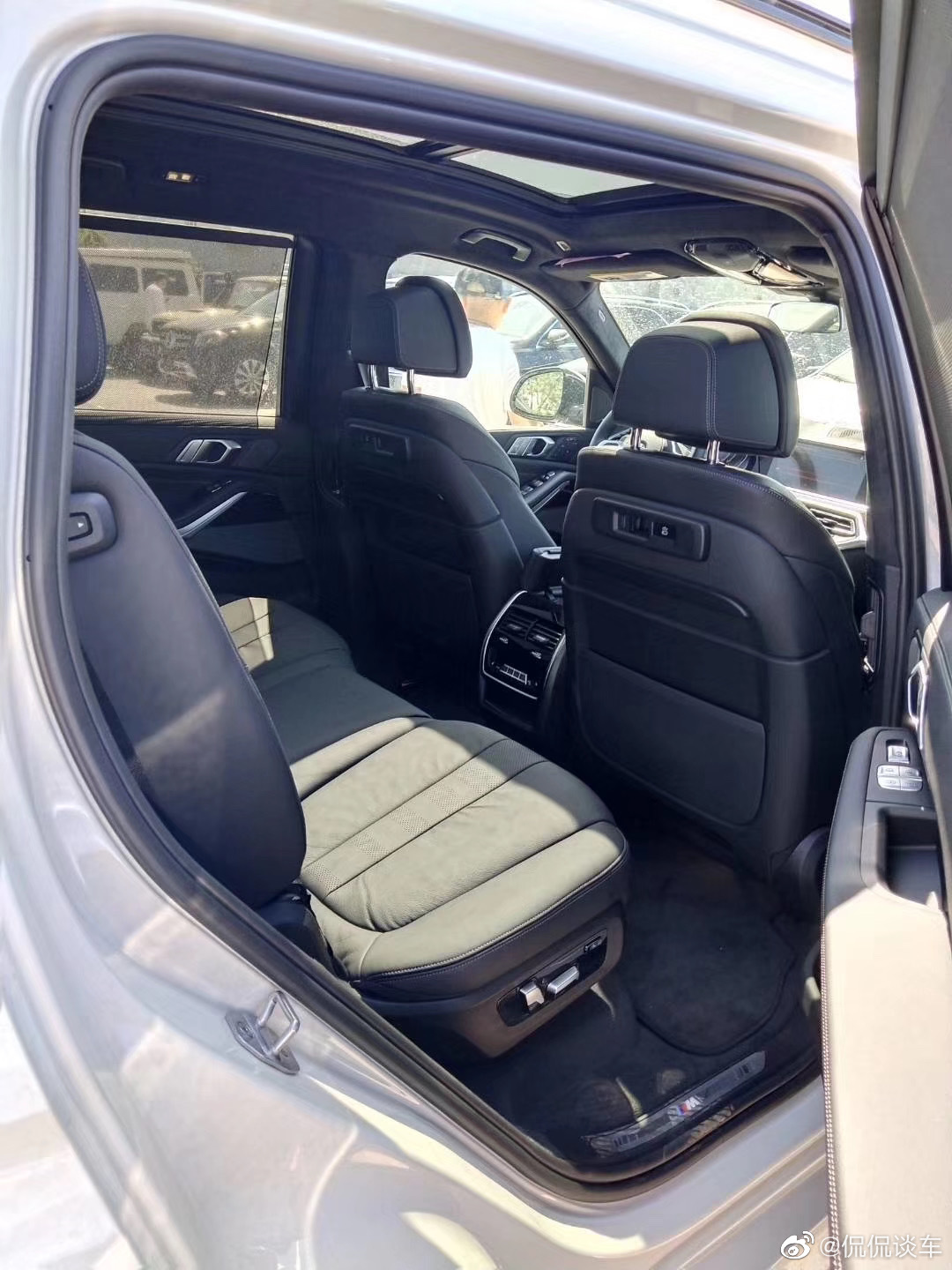 高清汽车美图：宝马X7 加拿大规格 M运动版