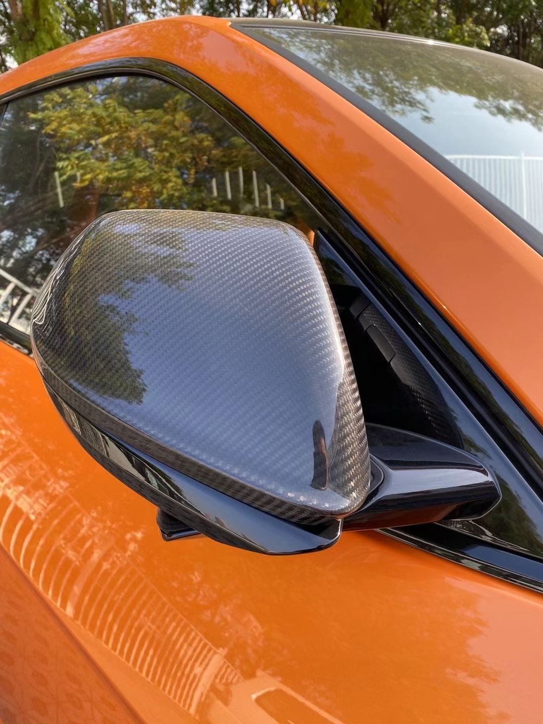 兰博基尼Urus 珍珠特别版，珠光橙/黑橙