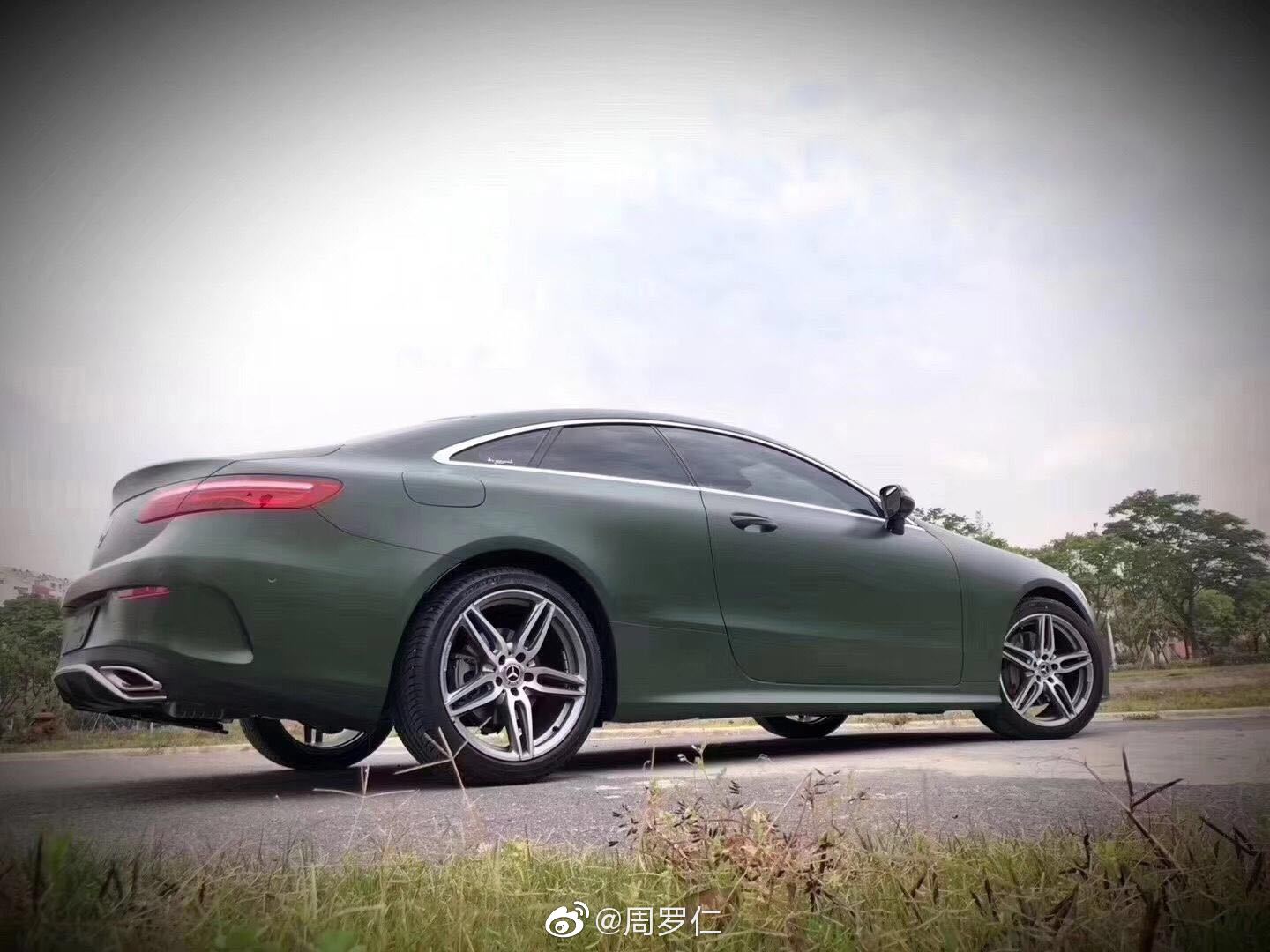 梅赛德斯奔驰汽车改色超亚军绿实车图集