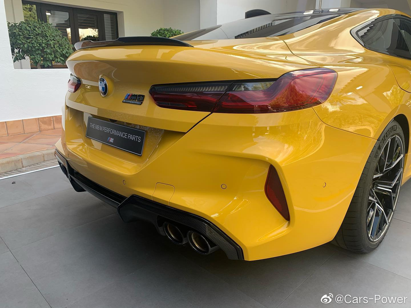 汽车美图抢先看：宝马 M8 雷霆版 大黄车