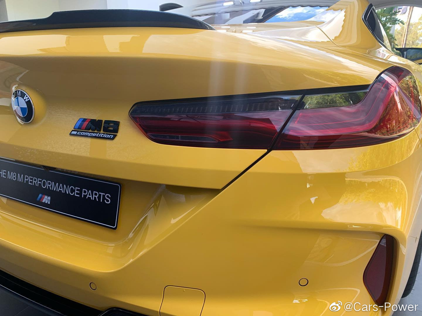 汽车美图抢先看：宝马 M8 雷霆版 大黄车