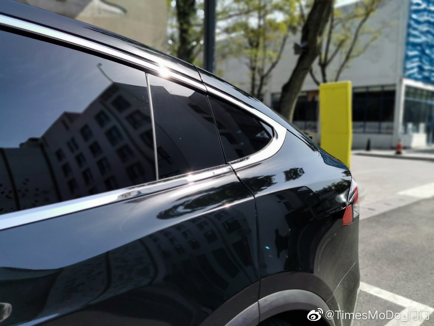 特斯拉全车施工超亮黑. 门槛，车边缝，极致施工