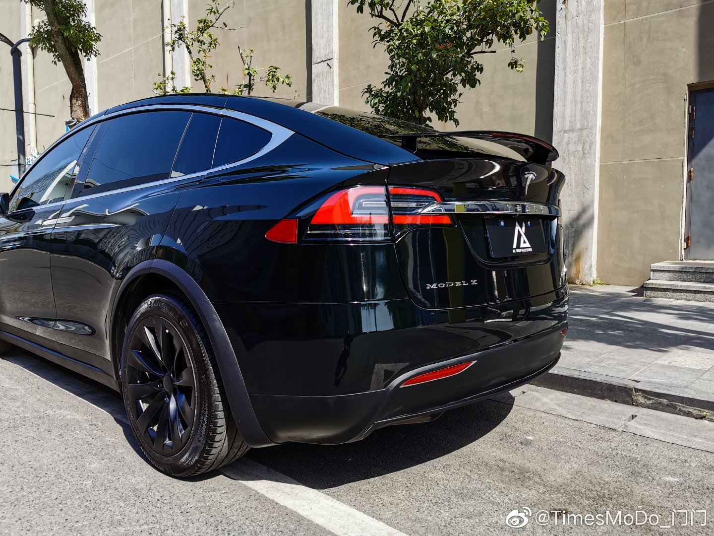 特斯拉全车施工超亮黑. 门槛，车边缝，极致施工