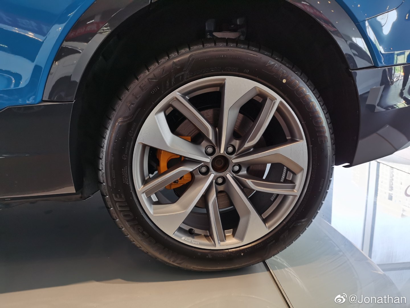 奥迪纯电动SUV e-tron到店了，这款配置大概80万左右