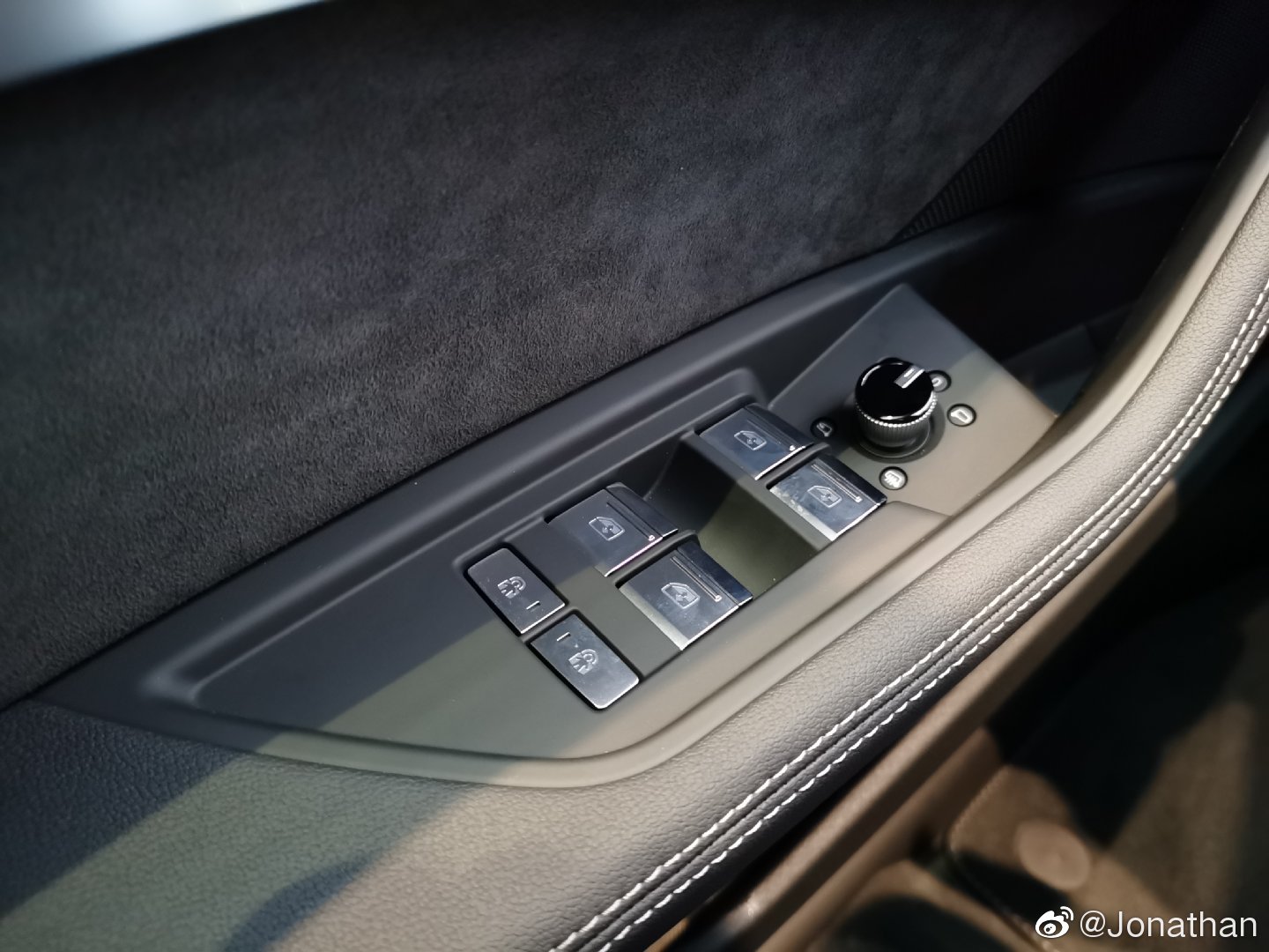 奥迪纯电动SUV e-tron到店了，这款配置大概80万左右