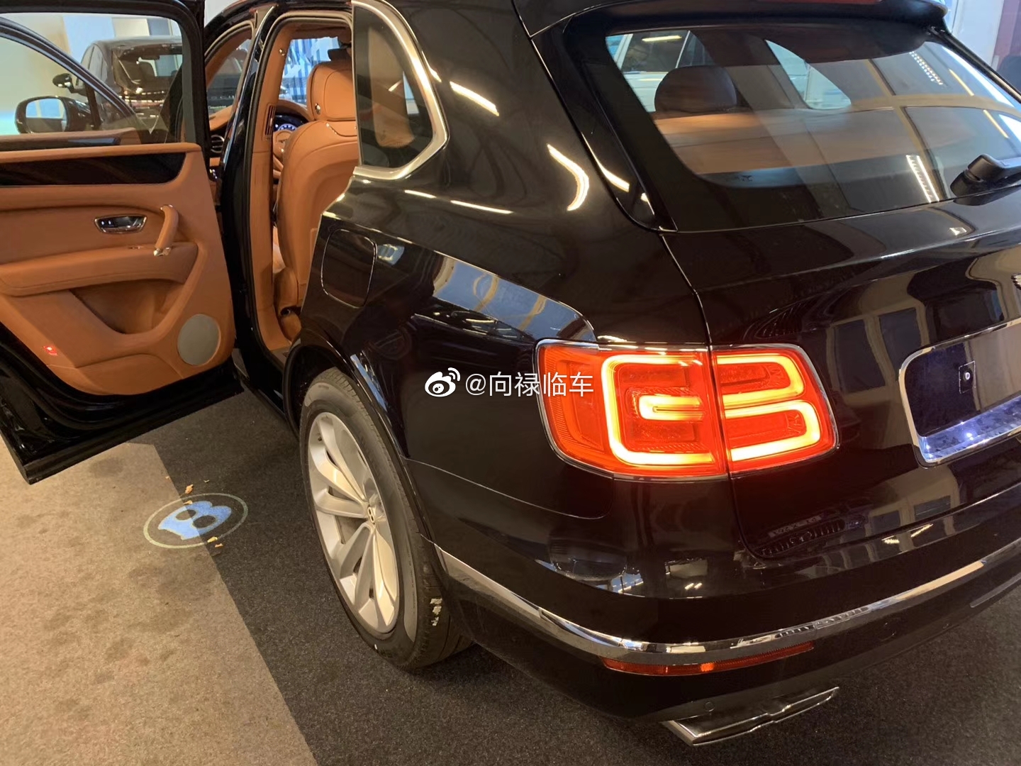 2020款宾利添越3.0T油电混合Hybrid 价格超级好