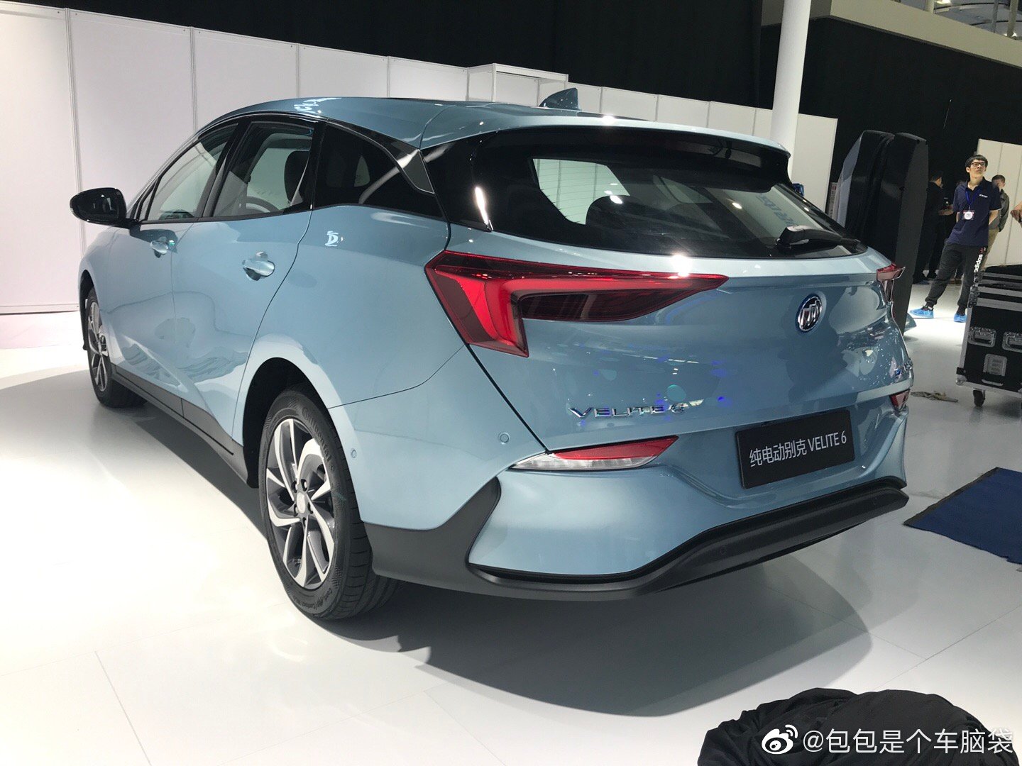 别克-纯电动VELITE 6，长得像丰田雷凌。