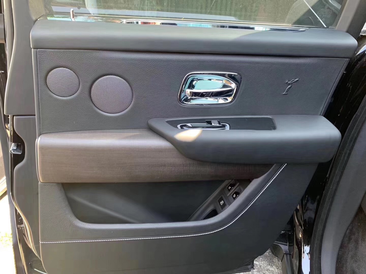 汽车美图赏析：19全新劳斯莱斯库里南