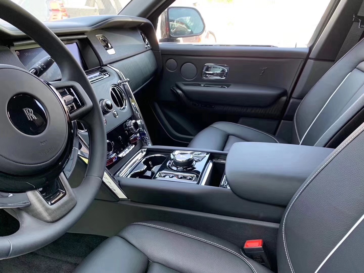 汽车美图赏析：19全新劳斯莱斯库里南