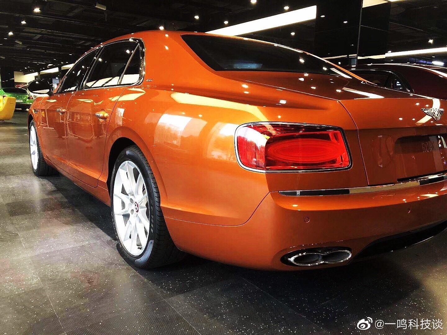 宾利飞驰V8S 火橙色/马鞍棕鲸黑双拼