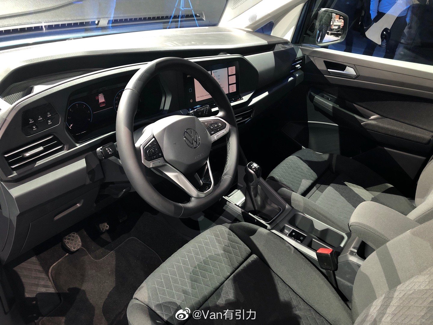 第五代大众Caddy全球首发现场，感觉这小货Van确实有点高级哈