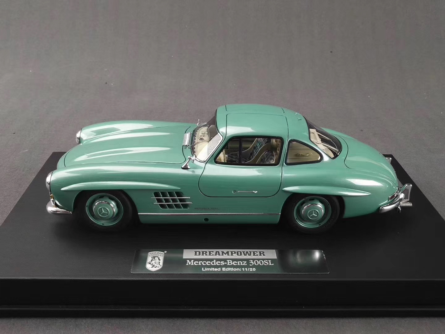 奔驰300sl，鸥翼门设计的开山鼻祖