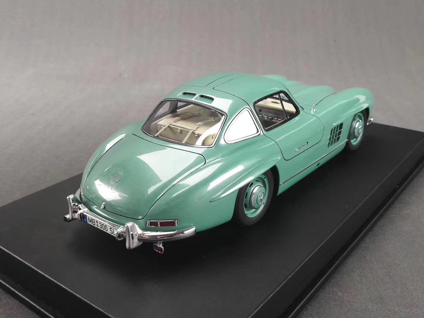 奔驰300sl，鸥翼门设计的开山鼻祖