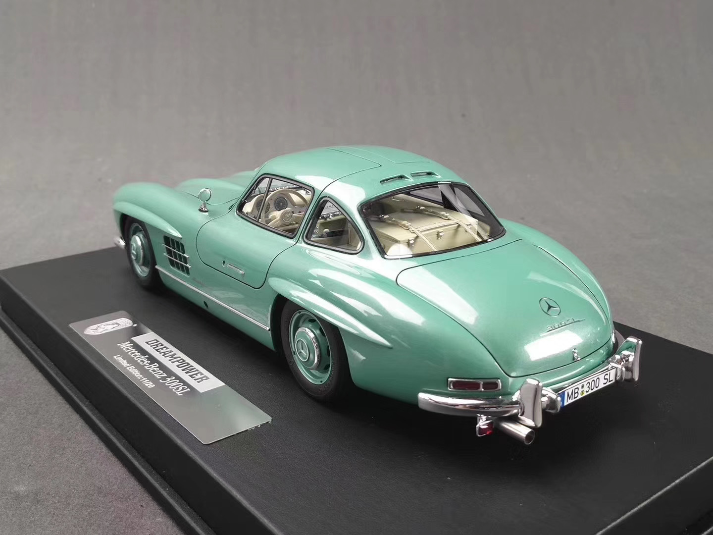 奔驰300sl，鸥翼门设计的开山鼻祖