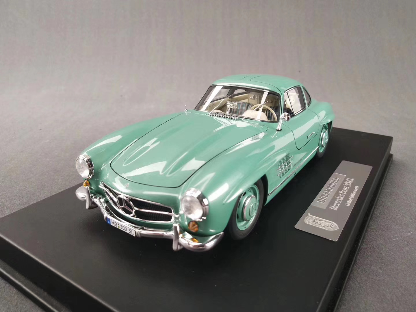 奔驰300sl，鸥翼门设计的开山鼻祖