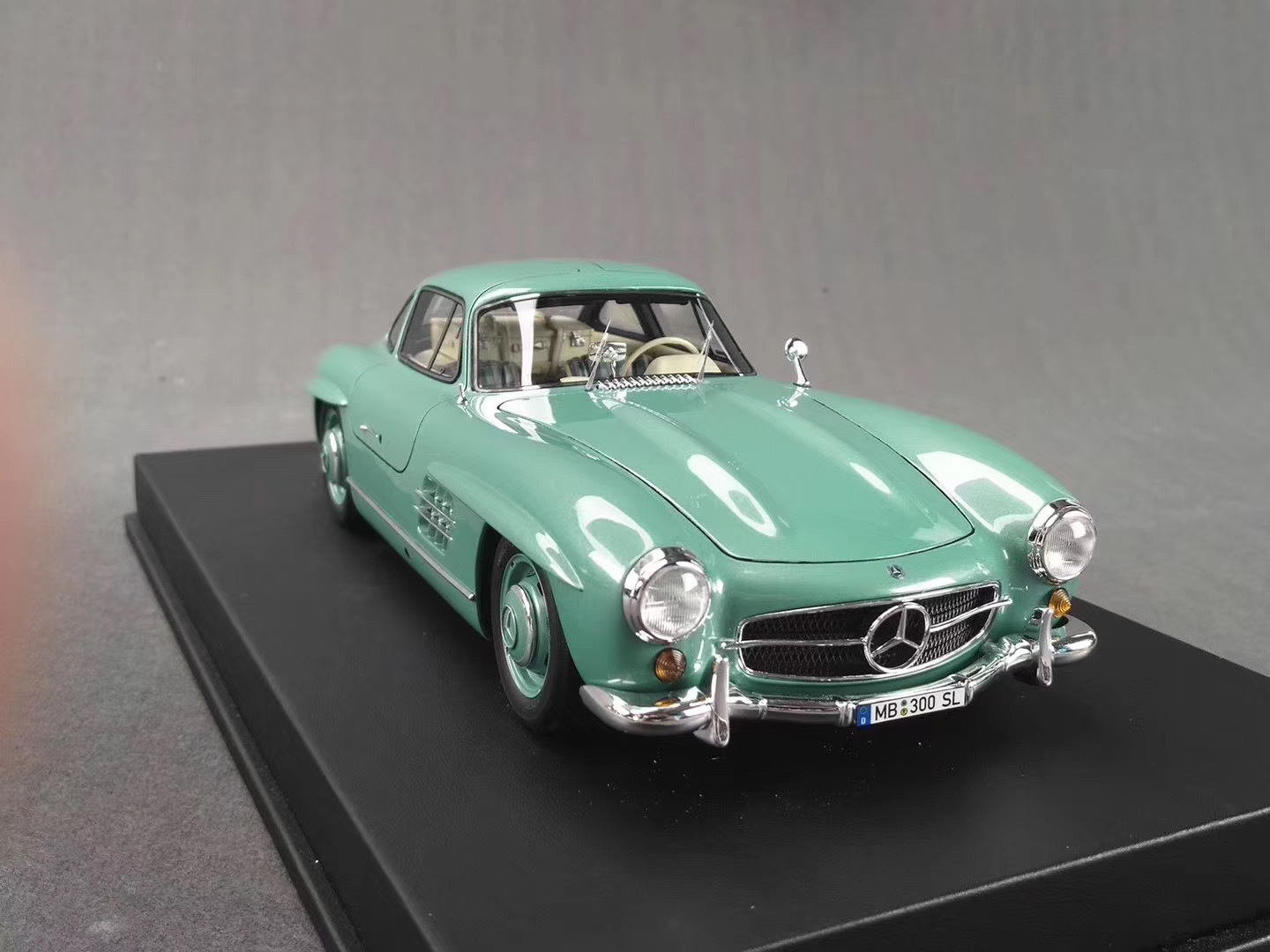 奔驰300sl，鸥翼门设计的开山鼻祖