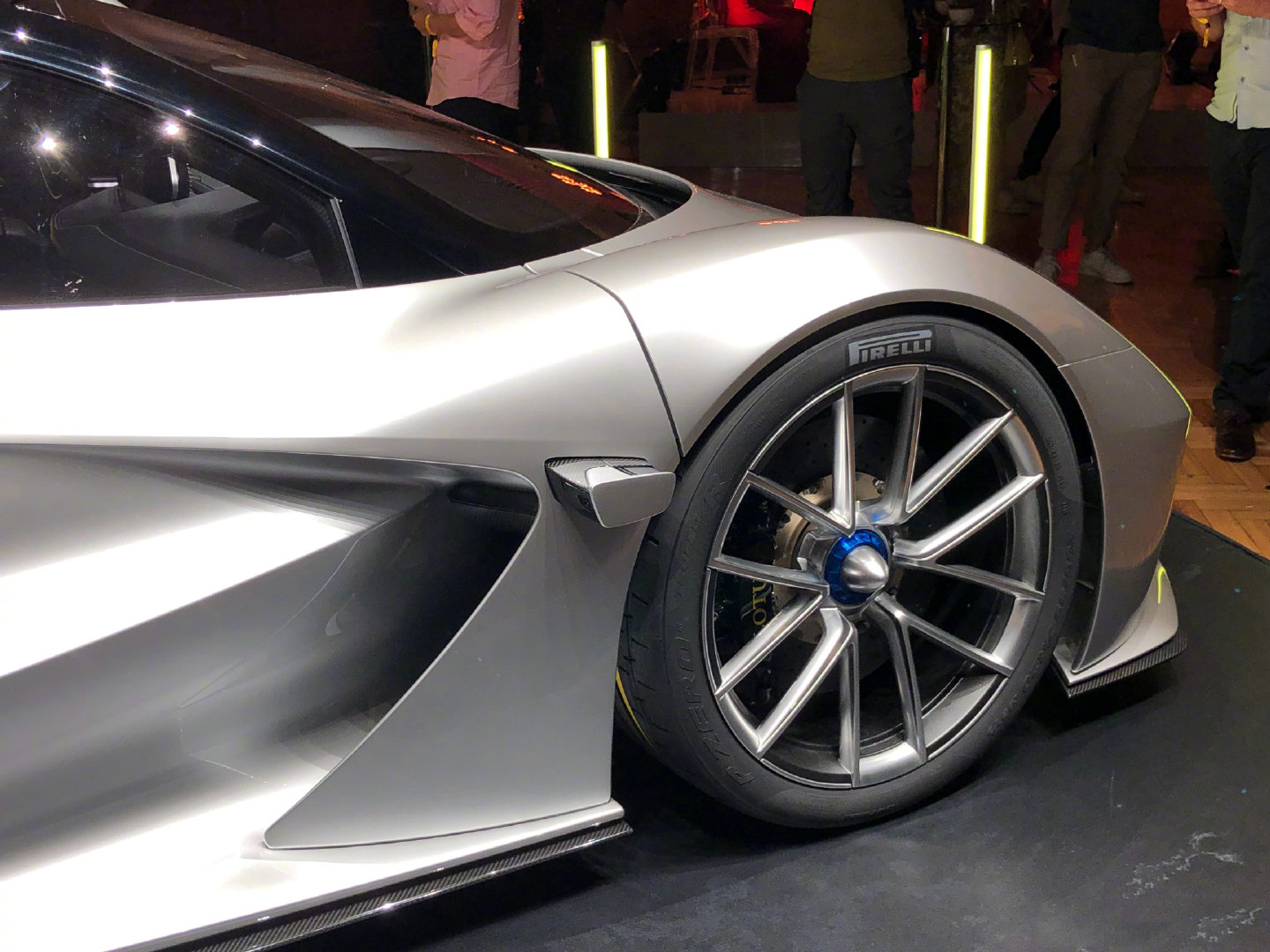 来啦！！全球马力最大量产车，2000匹，四电机的路特斯Evija