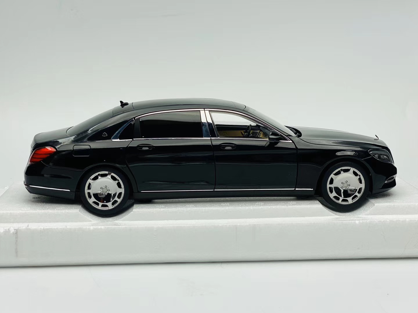 奥图亚1 18AUTOart奥拓 奔驰迈巴赫S-KLASSE S600