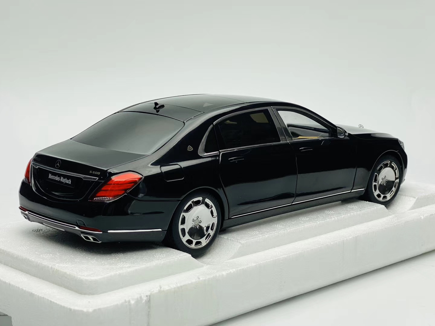 奥图亚1 18AUTOart奥拓 奔驰迈巴赫S-KLASSE S600