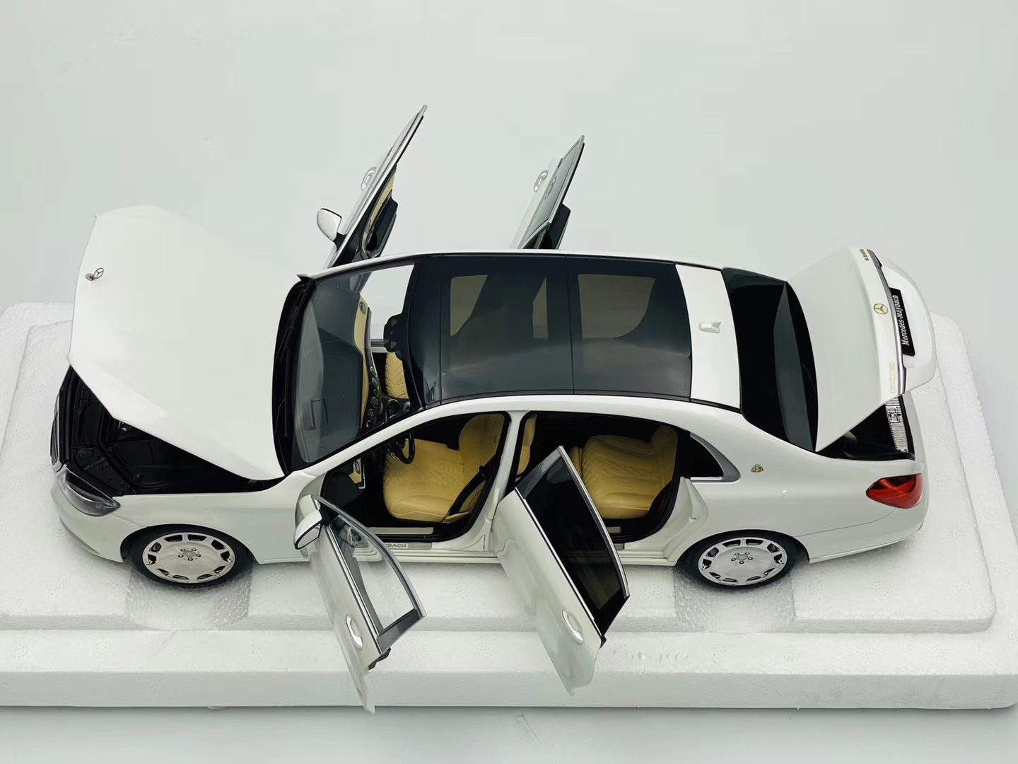 奥图亚1 18AUTOart奥拓 奔驰迈巴赫S-KLASSE S600