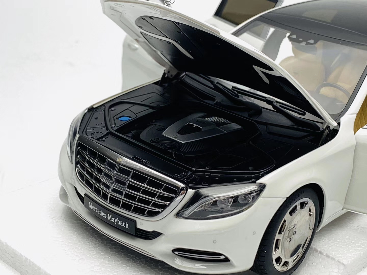 奥图亚1 18AUTOart奥拓 奔驰迈巴赫S-KLASSE S600