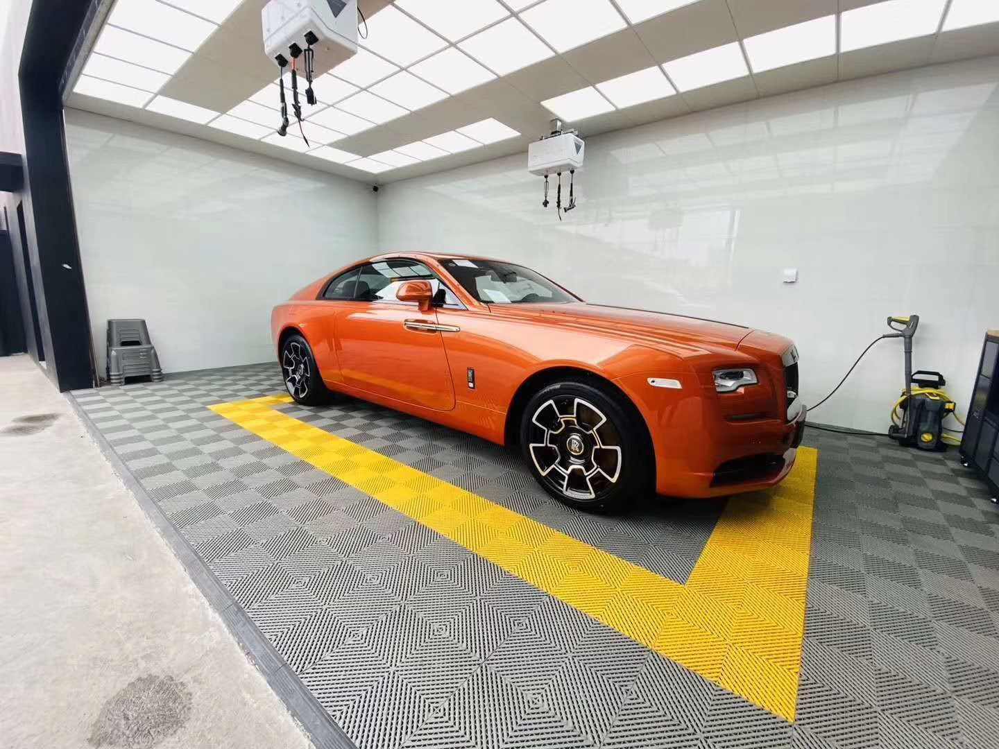 劳斯莱斯最喜欢它的星空顶和小金人