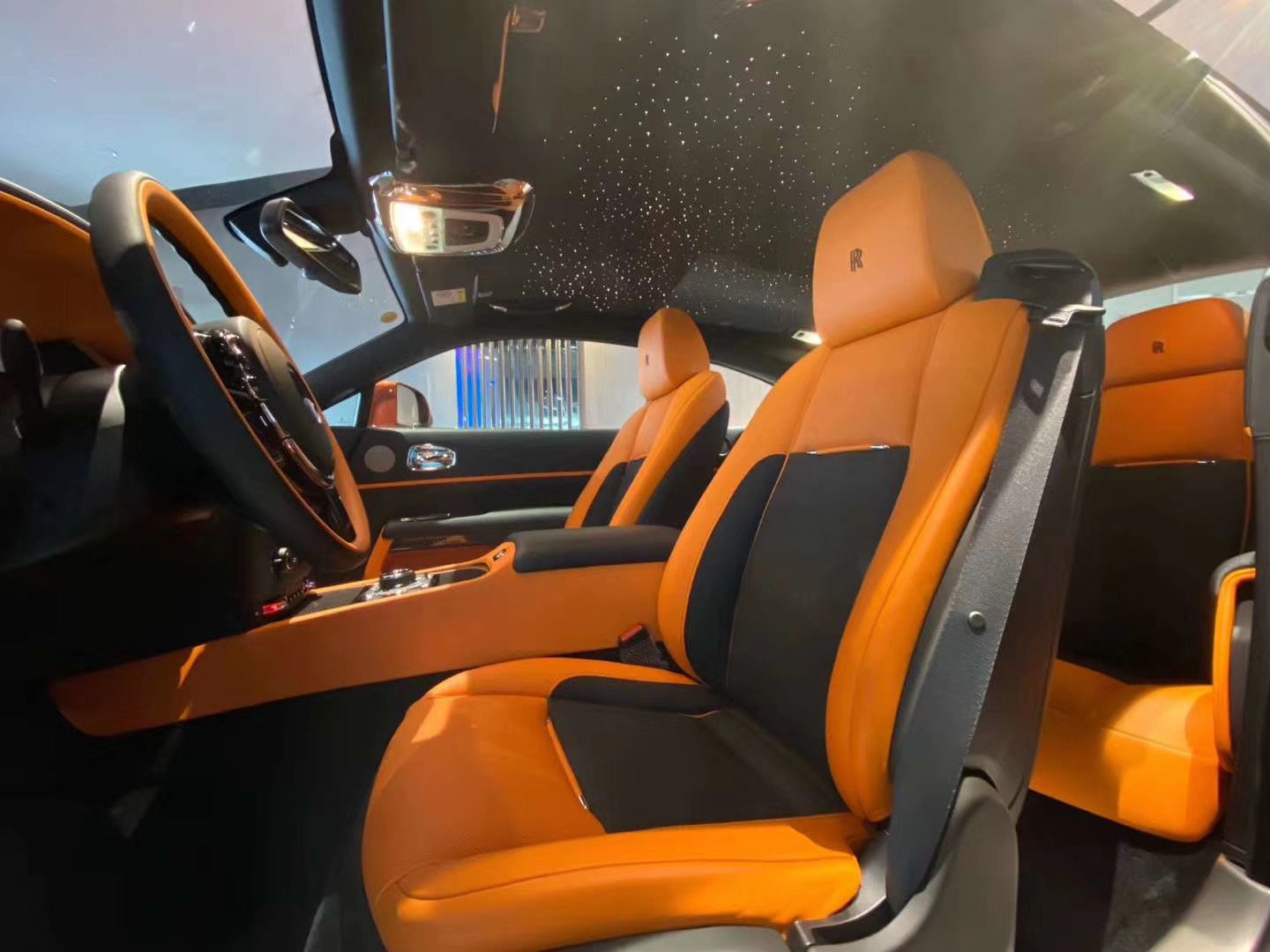 劳斯莱斯最喜欢它的星空顶和小金人