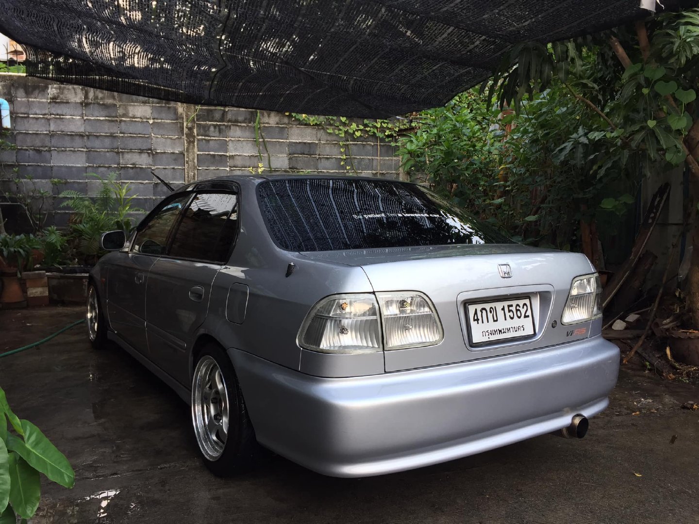 大哥这么爱思域家里放两台本田思域ek