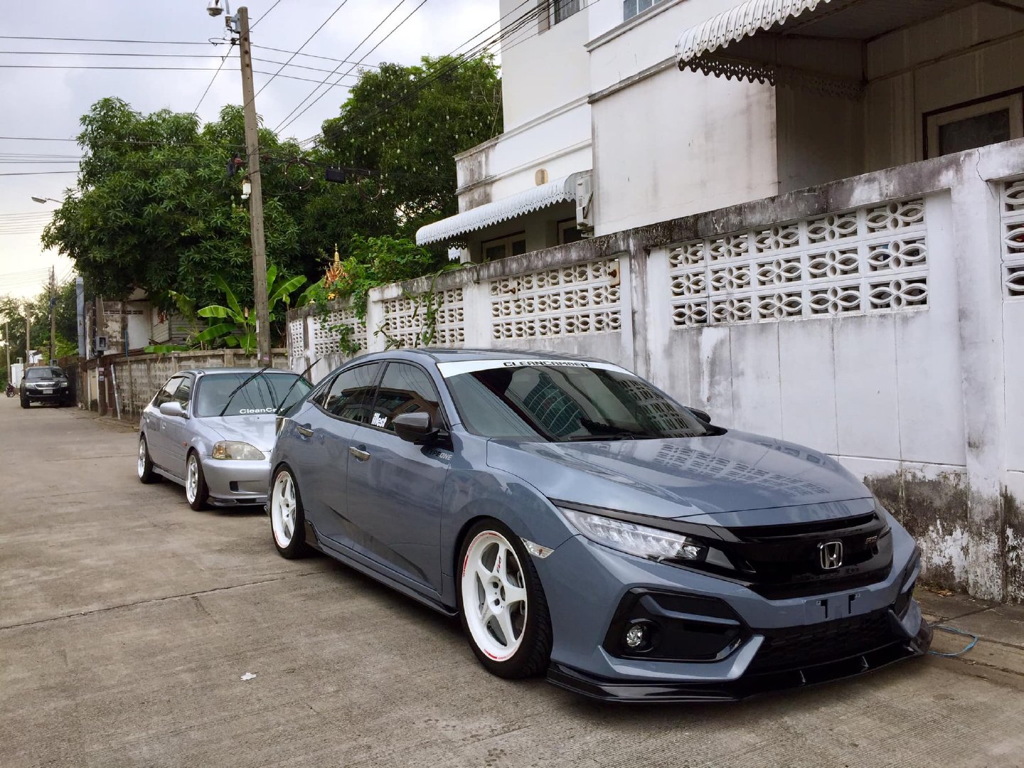 大哥这么爱思域家里放两台本田思域ek