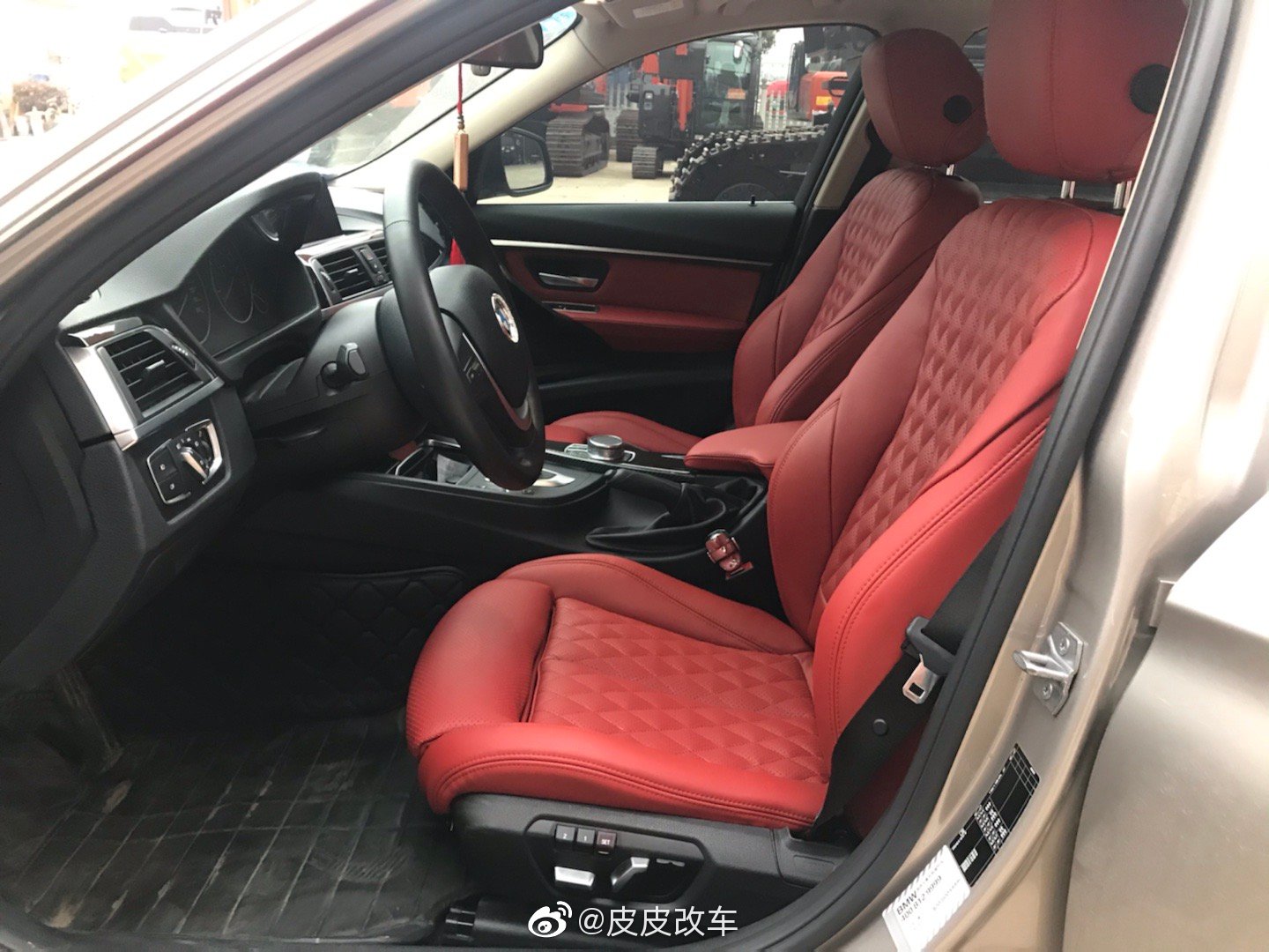 宝马320座椅包真皮，座椅酒红头层牛皮