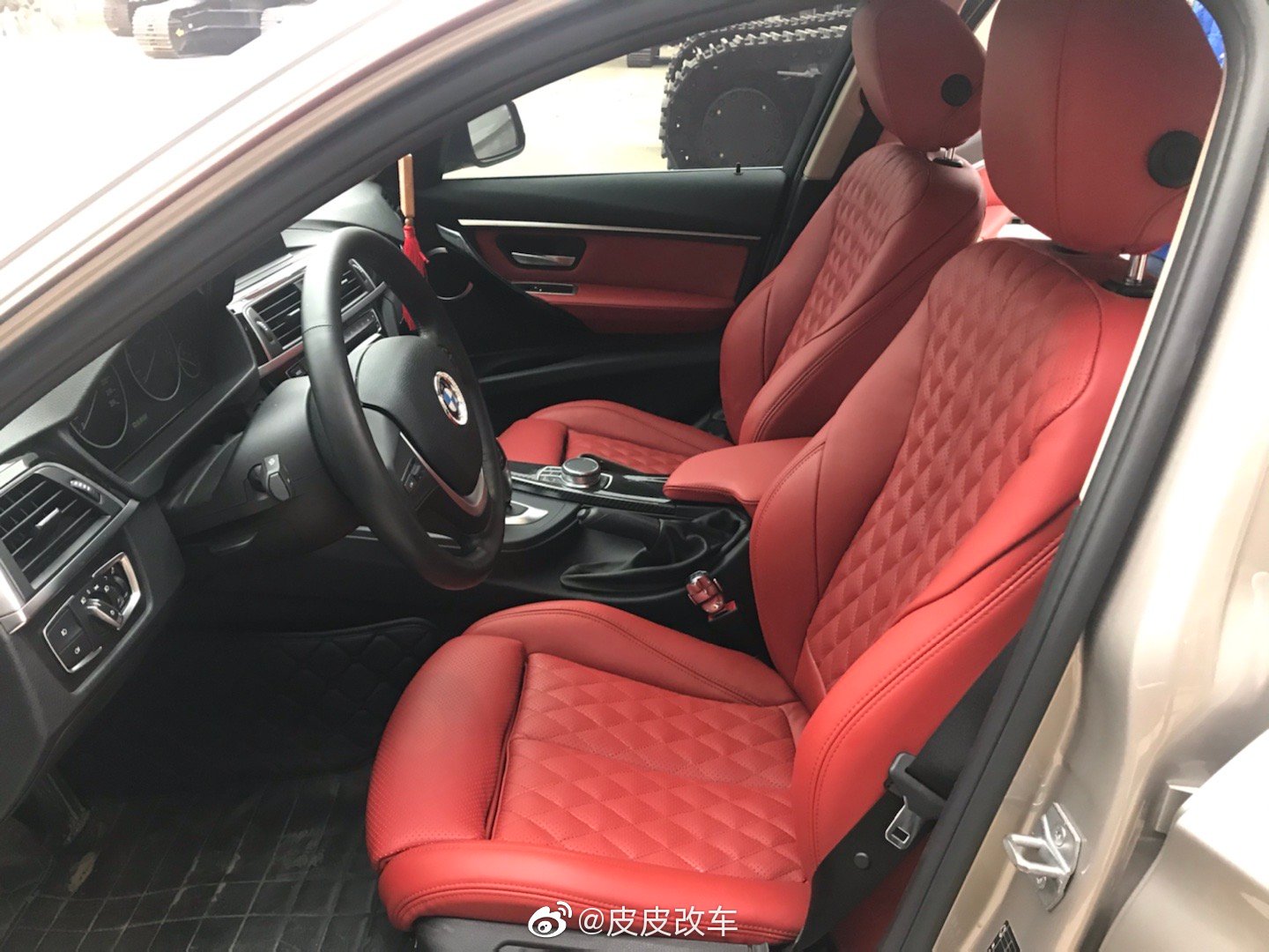 宝马320座椅包真皮，座椅酒红头层牛皮