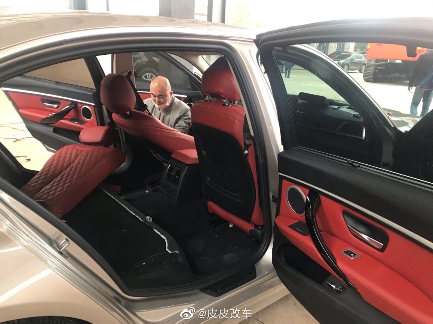 宝马320座椅包真皮，座椅酒红头层牛皮