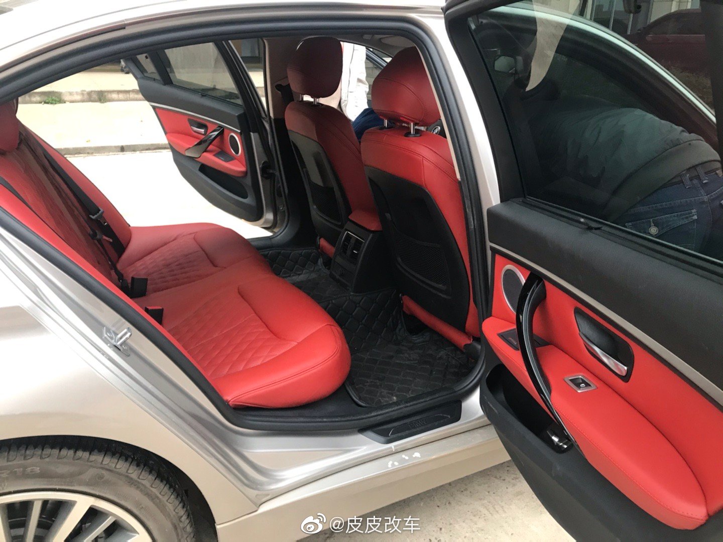 宝马320座椅包真皮，座椅酒红头层牛皮