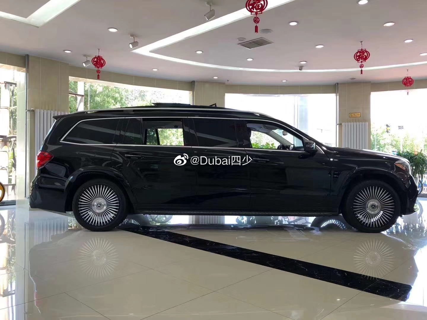 汽车美图大赏:奔驰gls450 加长版5.98米