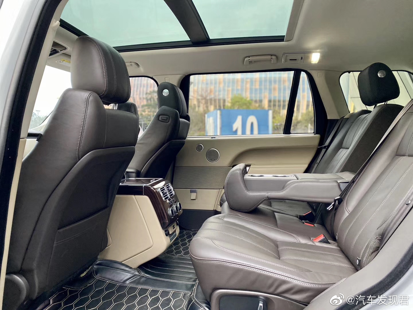 路虎揽胜加长创世版，人生巅峰车型毋庸置疑。