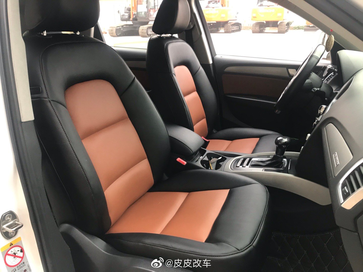 奥迪Q5经典黑色搭配时尚商务咖