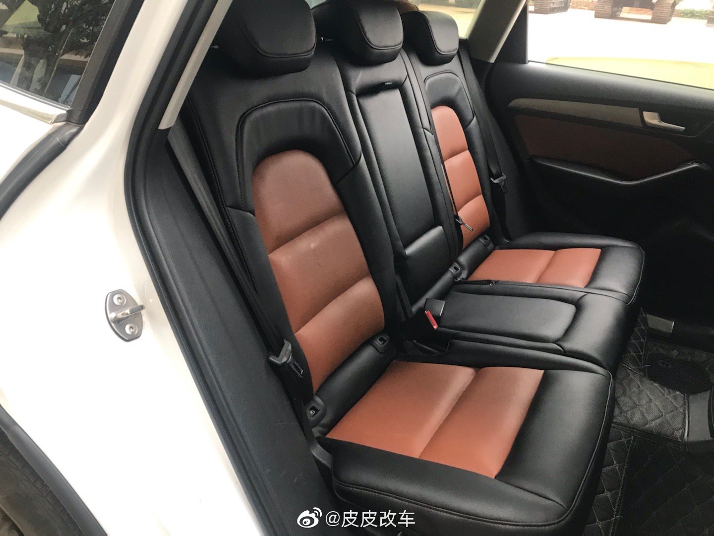 奥迪Q5经典黑色搭配时尚商务咖