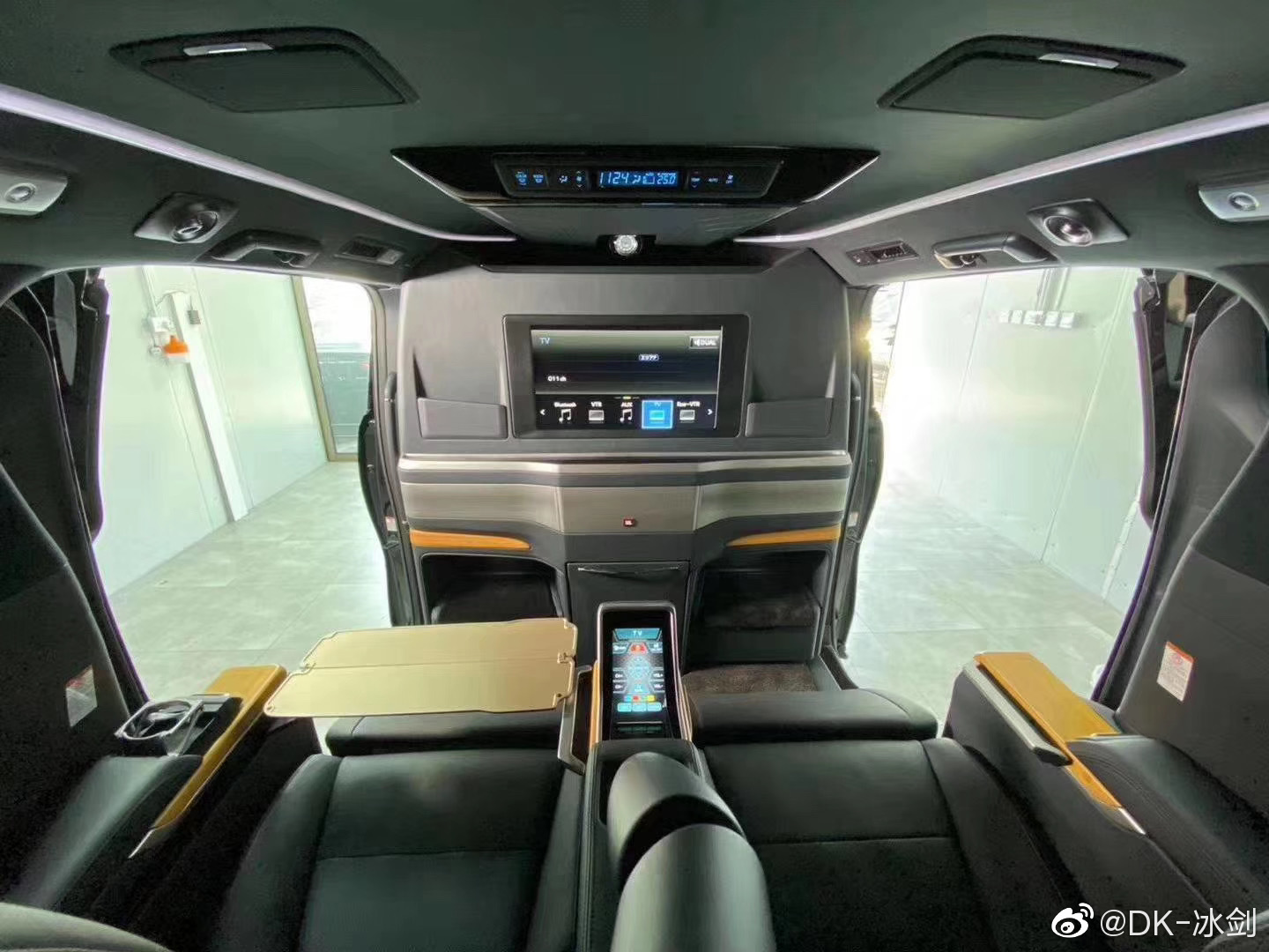 购回新款丰田埃尔法，整备完出租！！！