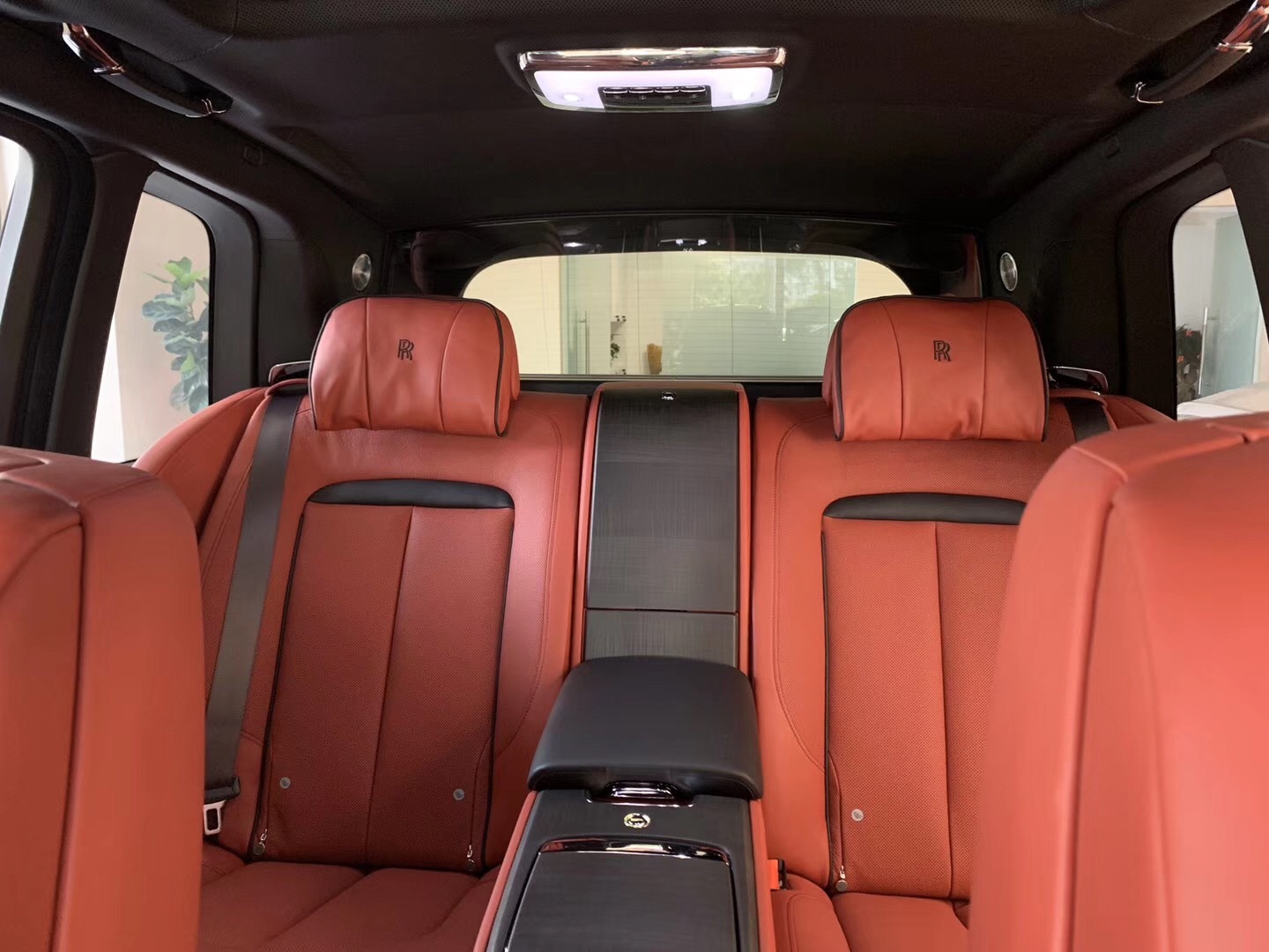 黑红四座库里南 650万含消费税 经典配色