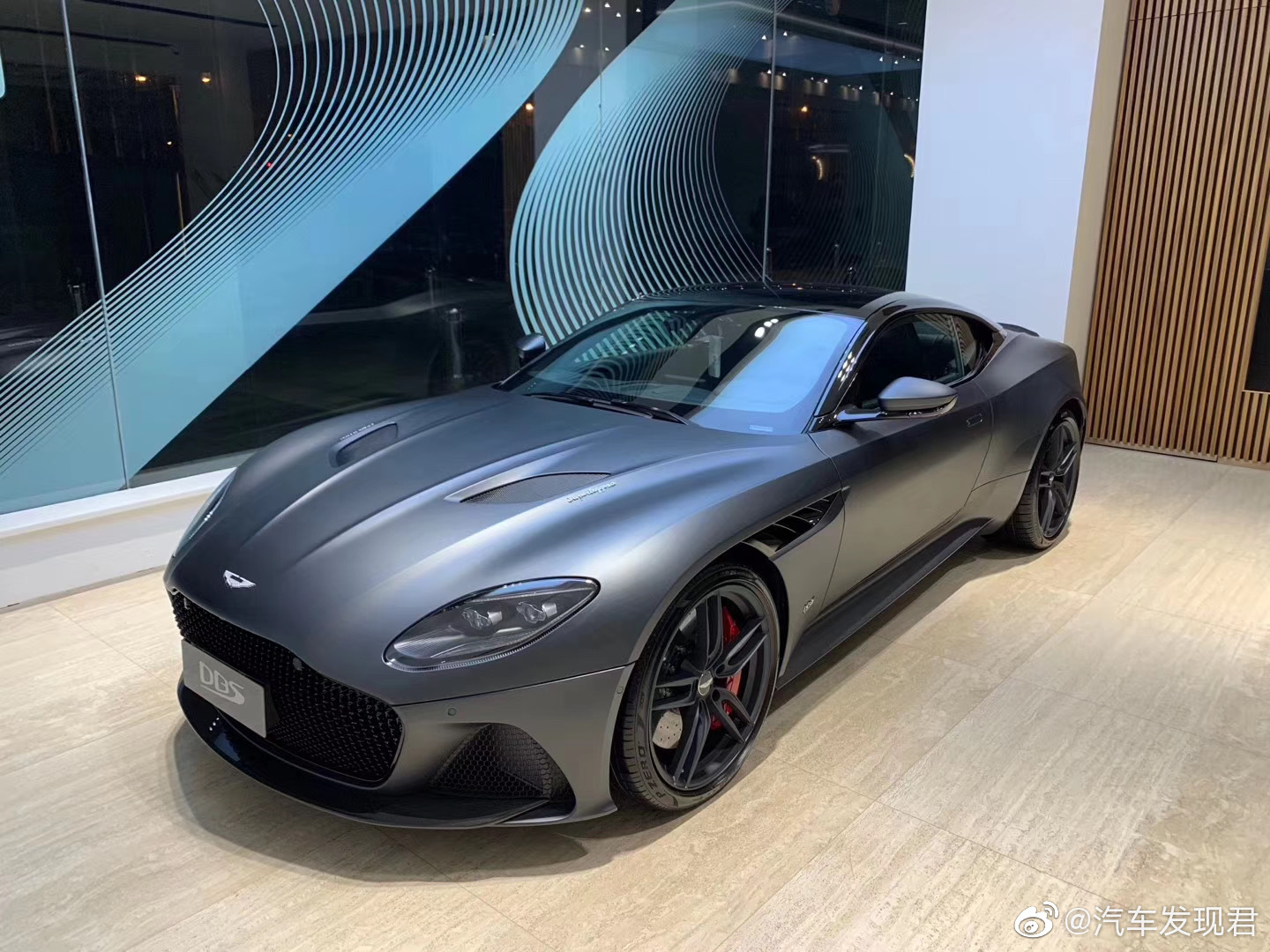 全新阿斯顿马丁DBS V12旗舰车型，办齐38x