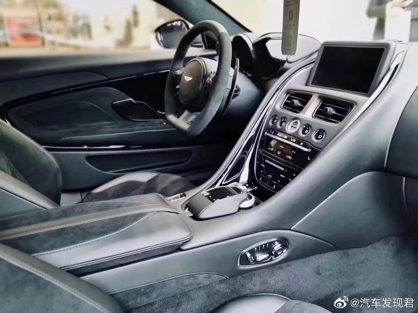 全新阿斯顿马丁DBS V12旗舰车型，办齐38x