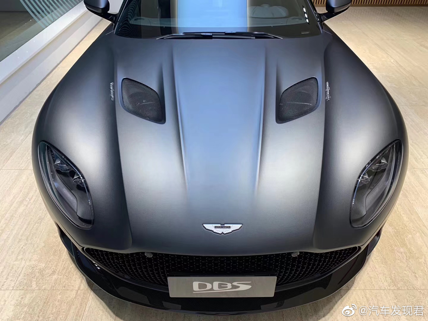 全新阿斯顿马丁DBS V12旗舰车型，办齐38x